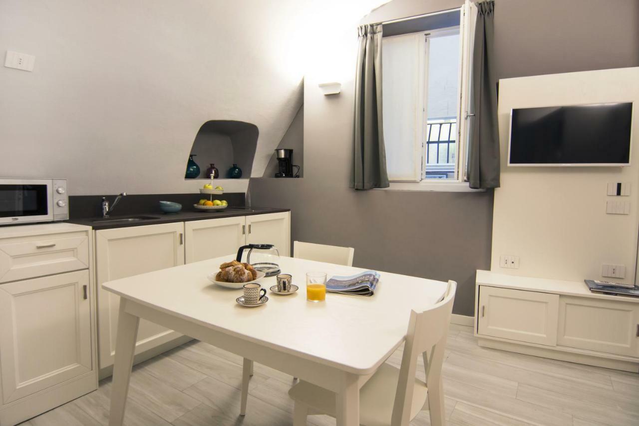 La Quadra Suites - Central Apartments In Iseo With Daily Housekeeping Eksteriør billede
