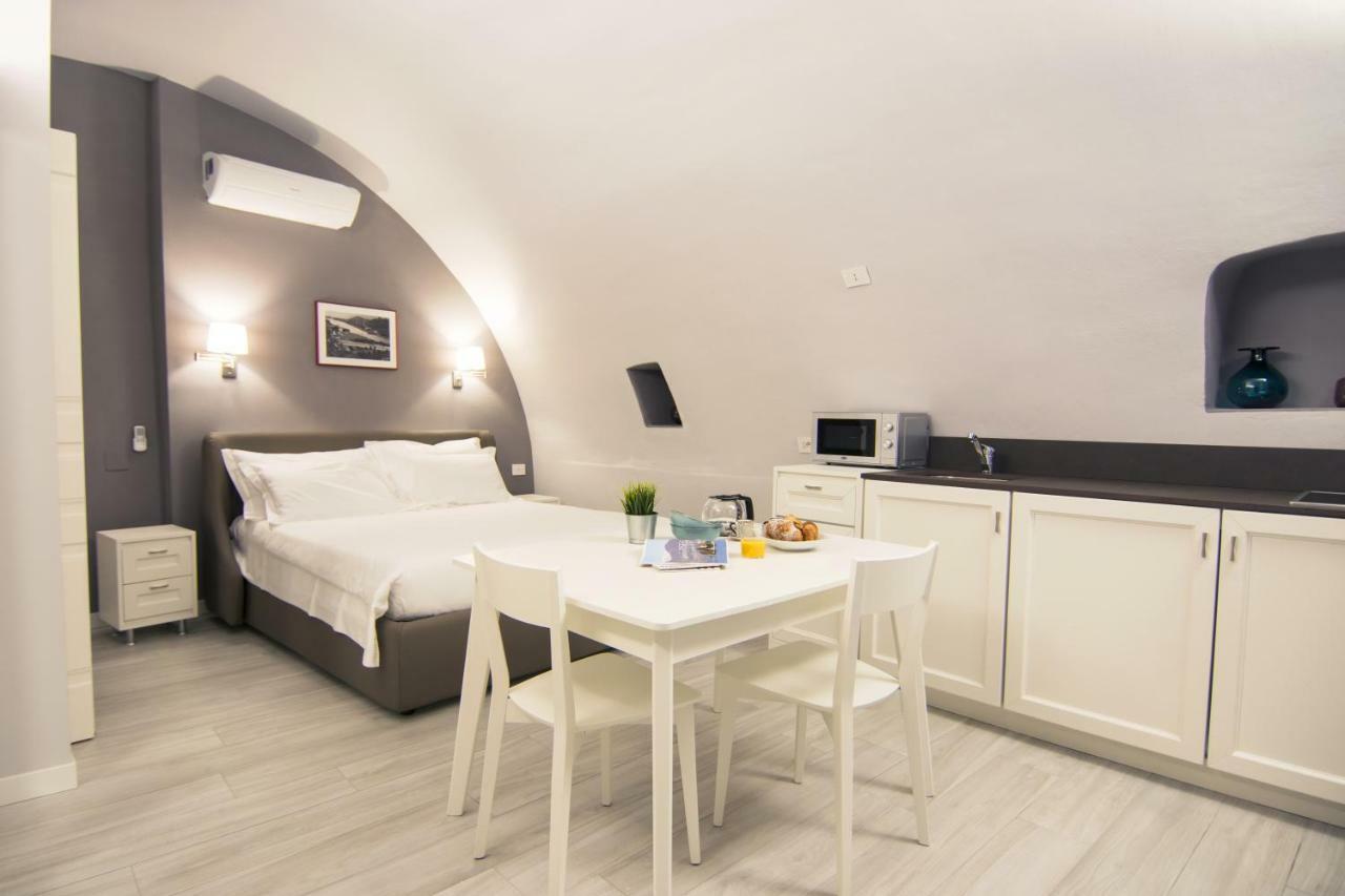 La Quadra Suites - Central Apartments In Iseo With Daily Housekeeping Eksteriør billede