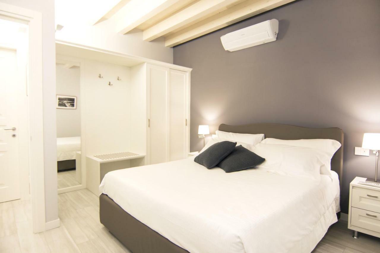 La Quadra Suites - Central Apartments In Iseo With Daily Housekeeping Eksteriør billede